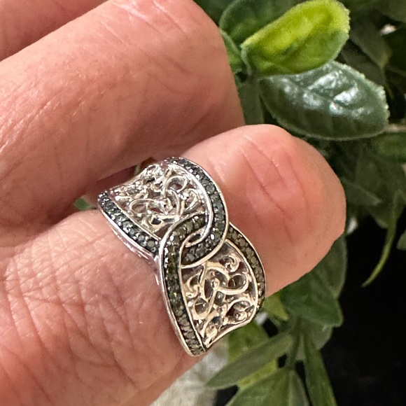 Sterling Silver Green and Blue Infinity Like Design. Size 7. Designer not known. - Picture 3 of 10